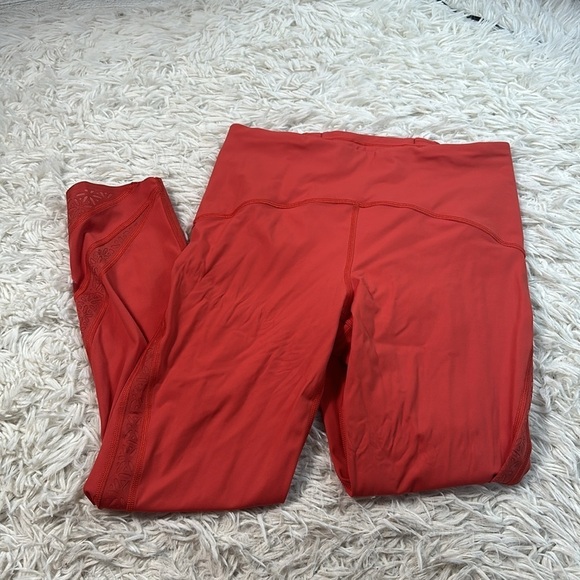 Lululemon Strength & Sweat Crop *23" - Picture 1 of 5